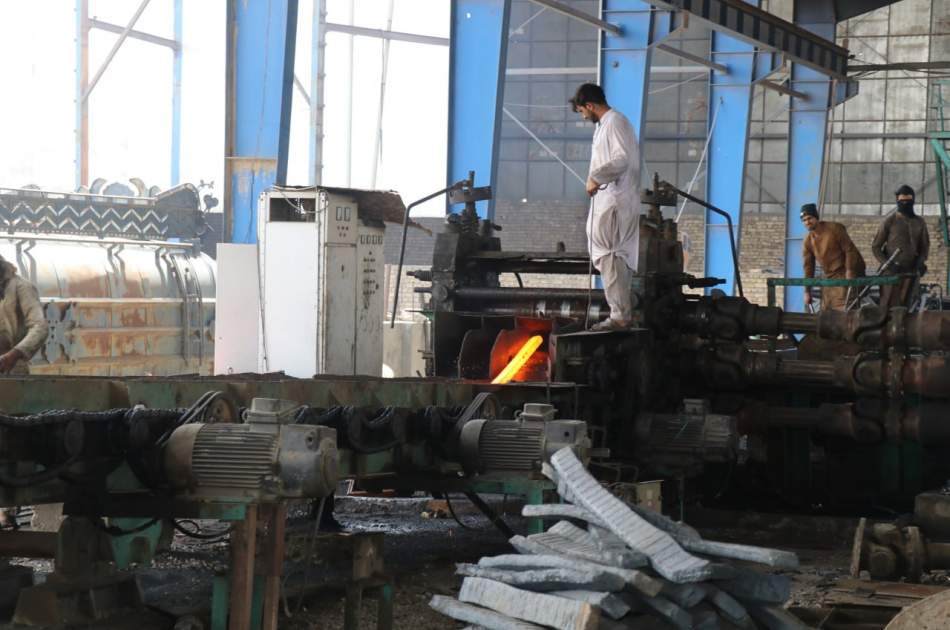 حدود 20 هزار کارگر در کارخانه های ذوب آهن کشور مشغول کار هستند