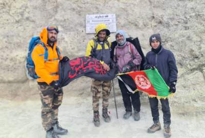 ویدئو/ طنین صدای لبیک یا حسین(ع) بر فراز قله دماوند توسط کوهنوردان مهاجر افغانستانی  