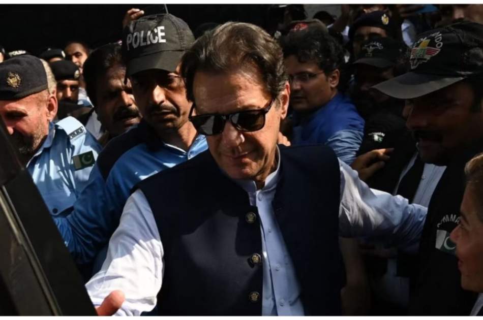 Pakistani Ex-PM Imran Khan Were Arrested by Police