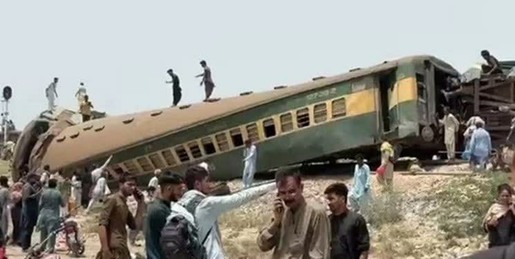 خروج مرگبار قطار مسافربری از ریل در پاکستان