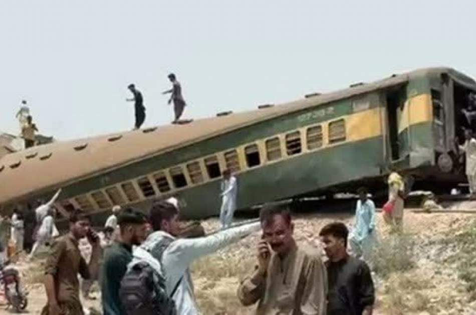 Deadly passenger train derailment in Pakistan