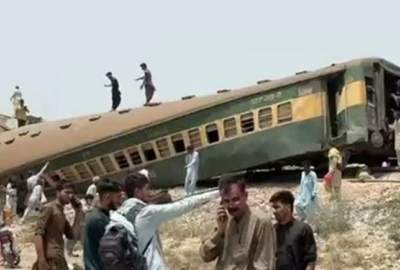 Deadly passenger train derailment in Pakistan