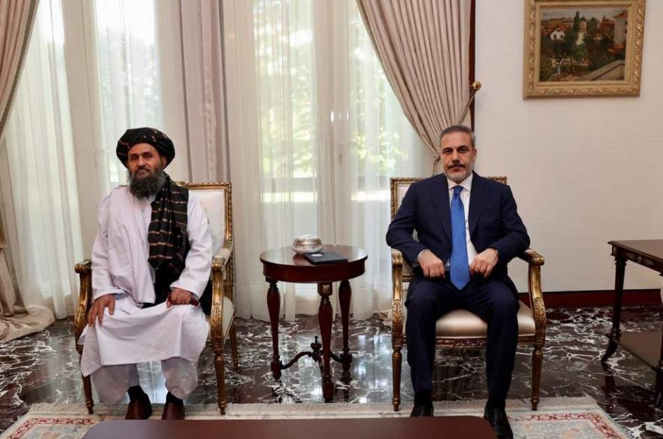 ملا برادر در دیدار با وزیر خارجه ترکیه خواستار برخورد خوب با پناه‌جویان افغانستان شده است