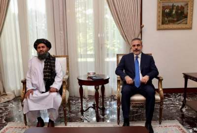 ملا برادر در دیدار با وزیر خارجه ترکیه خواستار برخورد خوب با پناه‌جویان افغانستان شده است