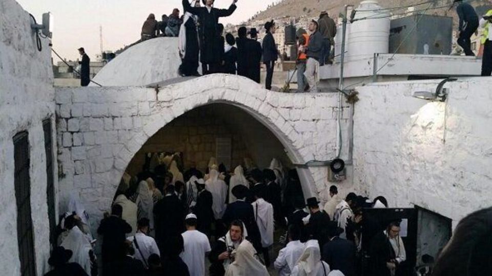 یورش شهرک نشینان صهیونیست به نابلس و مقبره حضرت یوسف (ع) / ۵۸ فلسطینی زخمی شدند