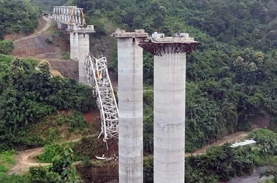 کشته شدن ۲۶ کارگر در پی فرو ریختن پل خط آهن در هند