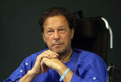 عمران خان برای دو هفته دیگر در حبس می ماند