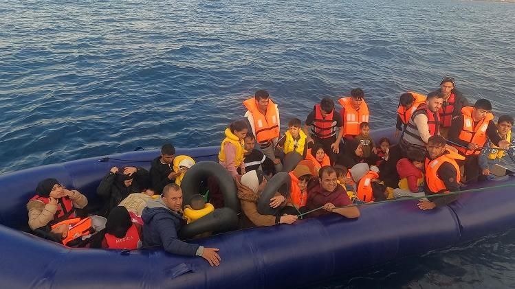 گارد ساحلی ترکیه ۱۱۱ پناه‌جوی اهل افغانستان را از خطرغرق شدن نجات داد