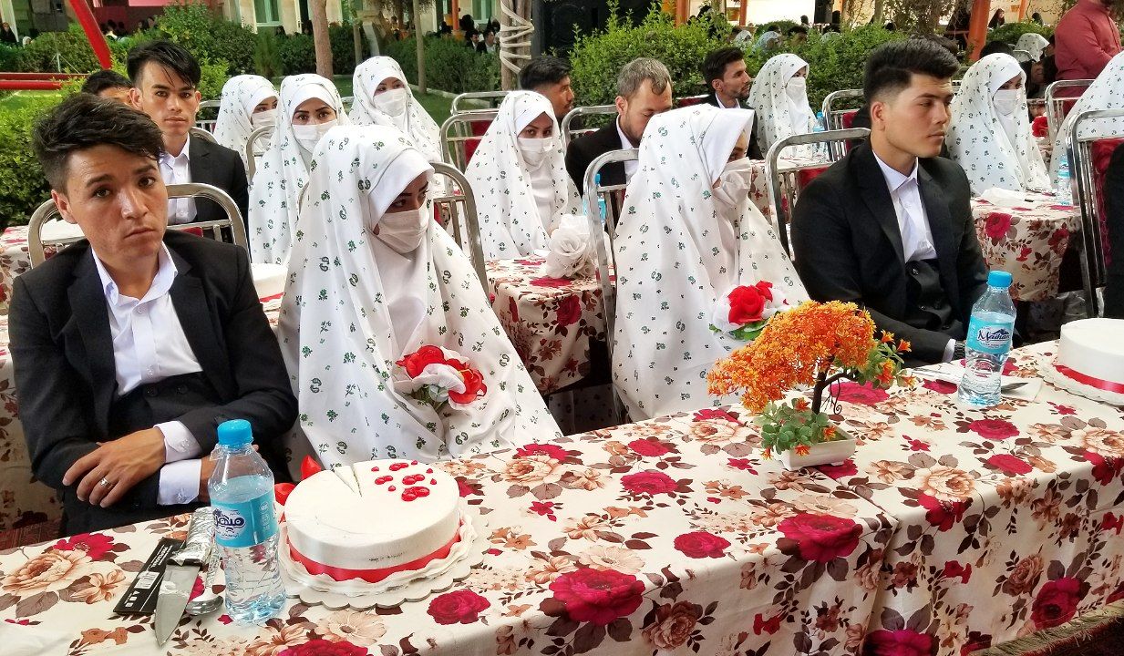 مراسم ازدواج دسته جمعی ۱۲۵ زوج‌ جوان در شهر مزارشریف برگزار گردید