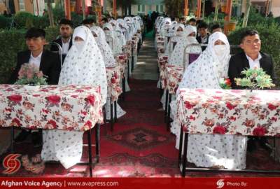 گزارش تصویری/ برگزاری مراسم ازدواج دسته جمعی 125 زوج جوان در مزارشریف  