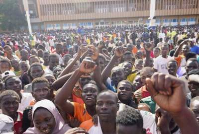 جشن پیروزی مردم نیجر با خروج سفیر فرانسه