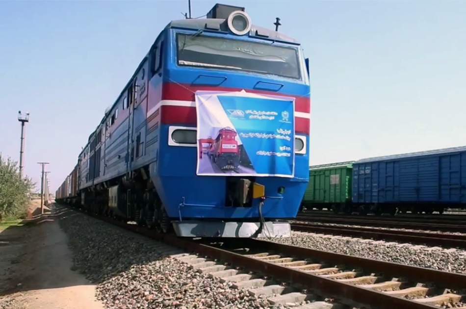 Freight train from China Carrying goods arrives in Hairatan