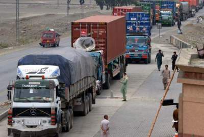 پاکستان صدها موتر میوه و سبزی افغانستان را در گذرگاه اسپین بولدک متوقف کرده است