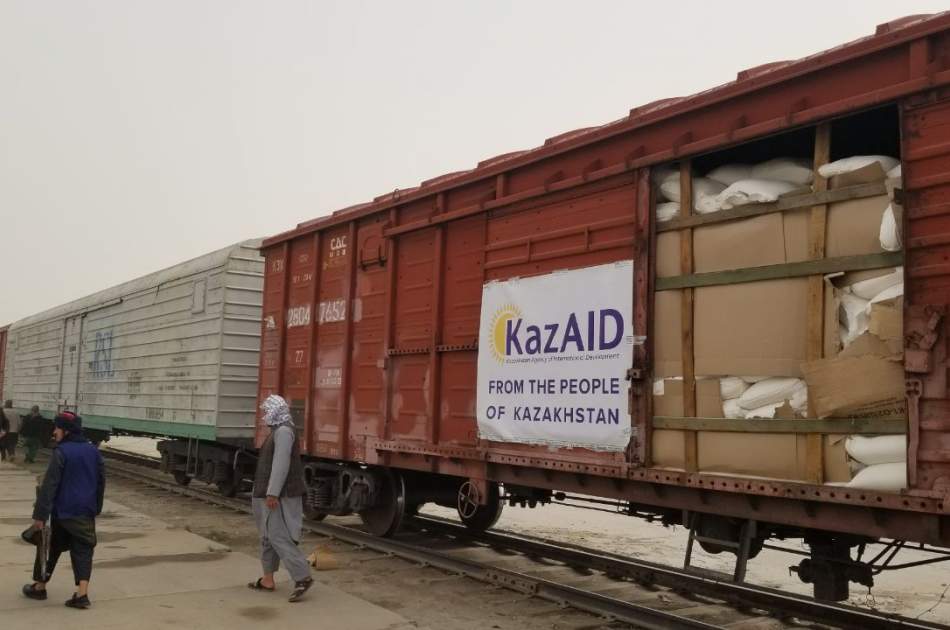 کمک های قزاقستان برای زلزله زدگان هرات وارد بندر حیرتان شد