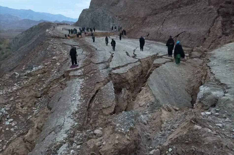 شاهراه هرات–غور به دلیل سرازیر شدن سیلاب مسدود شده است