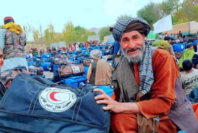 توزیع لباس زمستانی برای دو هزار خانواده زلزله زده در ولسوالی کشک کهنه هرات