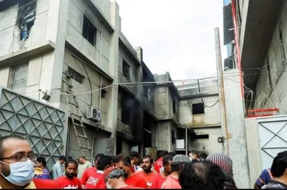 آتش‌سوزی در یک مرکز خرید در پاکستان ۱۱ کشته و ۳۵ زخمی برجا گذاشت
