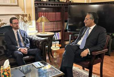 نماینده ویژه امریکا با وزیر امور خارجه پاکستان در مورد افغانستان گفت‌وگو کرد