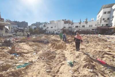Bulldozers crush Gazans sheltering outside hospital