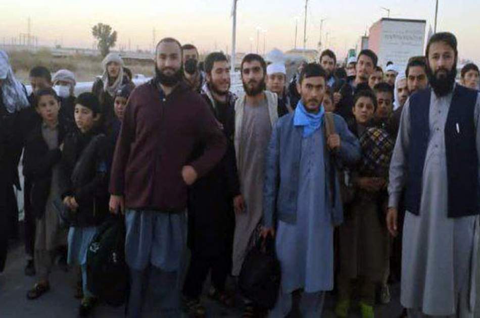 بیش از یکصد تن مهاجر افغانستانی از یک زندان ایران رها و به کشور بازگشتند