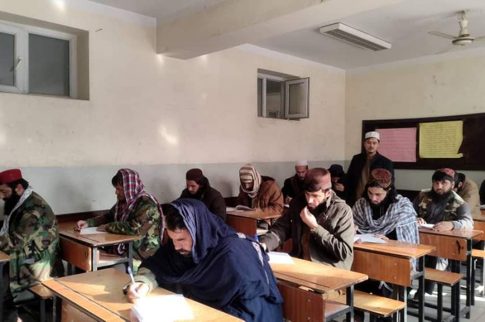 آزمون تعیین سطح علمی نیروهای امارت اسلامی که از تعلیم محروم مانده اند، در بلخ برگزار شد