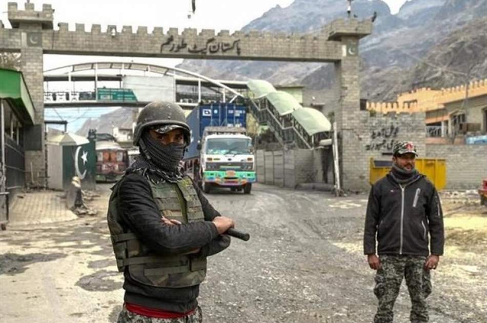 مقام گمرک پاکستان: با بسته ماندن گذرگاه‌های مرزی بازار افغانستان را از دست می‌دهیم