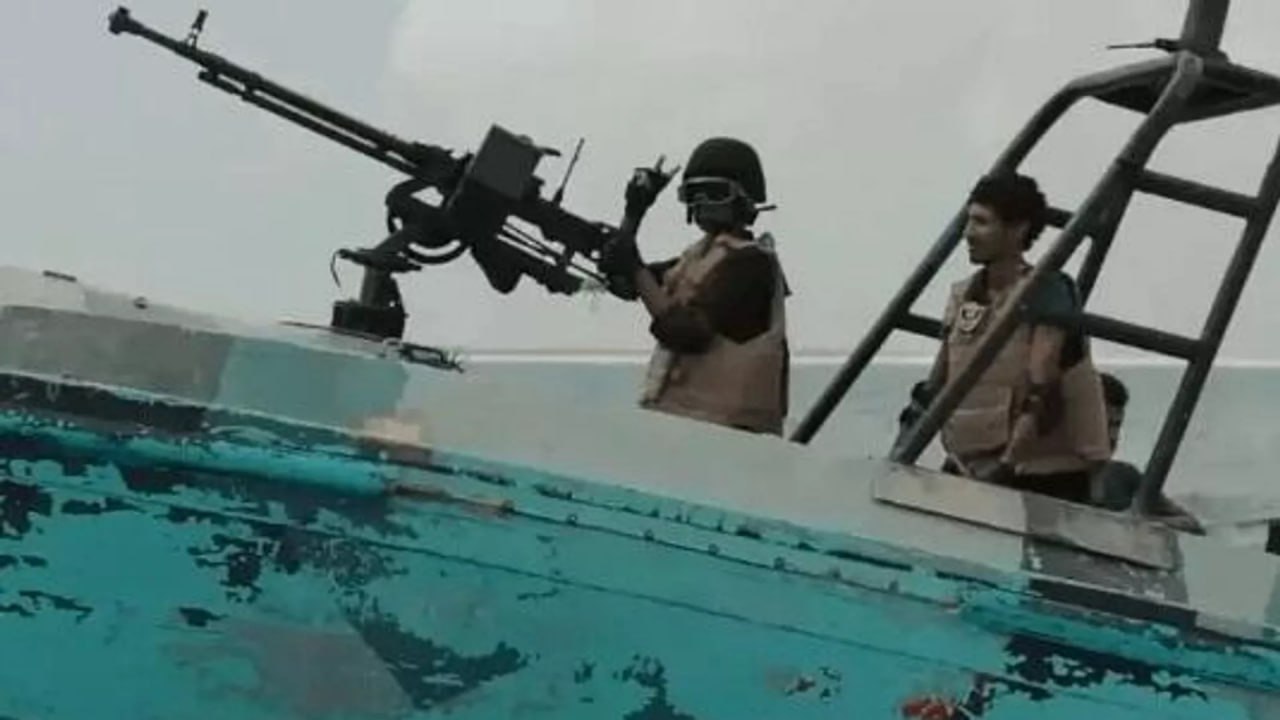 ارتش یمن از حمله به یک کشتی نیروی دریایی امریکا در خلیج عدن خبر داد
