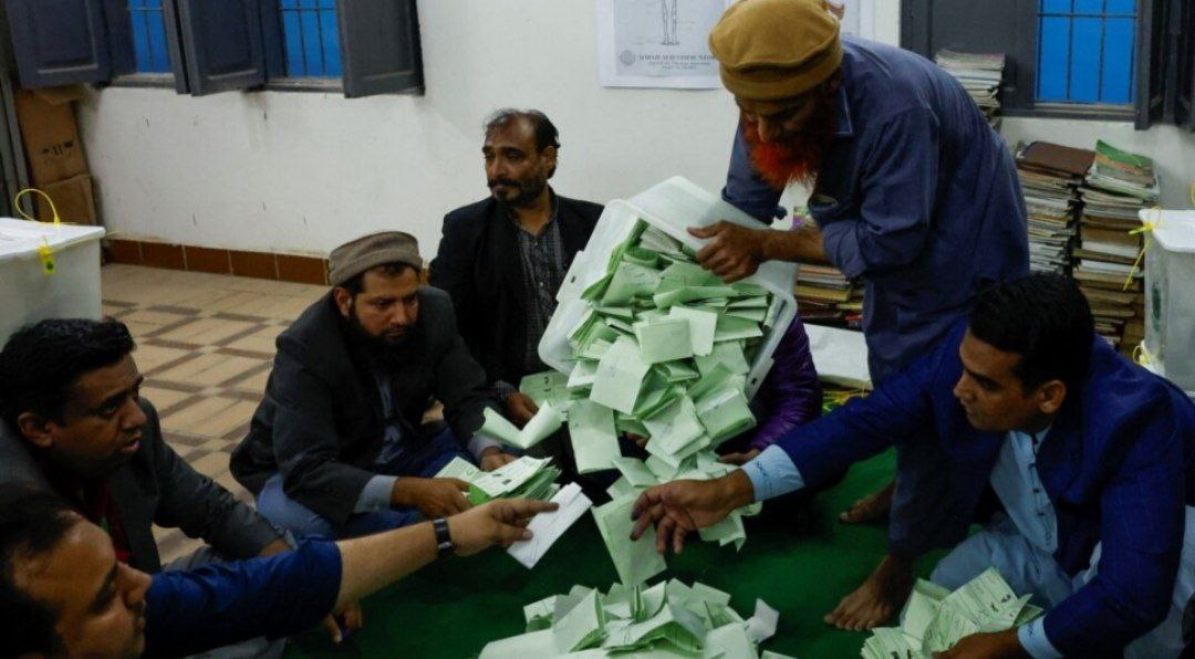 نامزدان مستقل حزب تحریک انصاف در انتخابات پیشتاز هستند