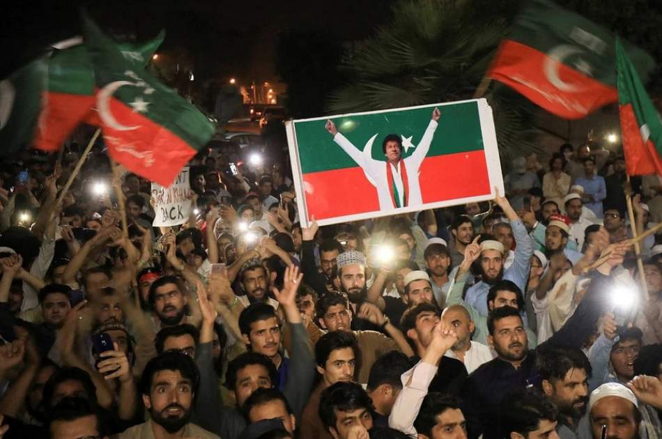 دستیار ارشد عمران خان: اگر نتیجه انتخابات اعلام نشود راهپیمایی می‌کنیم