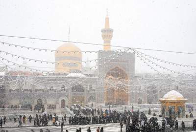 گزارش تصویری / هفته برفی در مشهد؛ سفید پوش شدن معابر و خوشحالی زائران و مجاوران بارگاه منور رضوی  