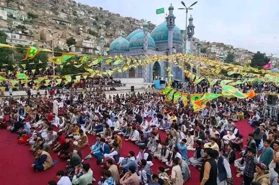 همزمان با تحویل سال، پرچم منسوب به حضرت علی (ع) در زیارت سخی کابل برافراشته شد