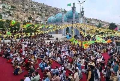 همزمان با تحویل سال، پرچم منسوب به حضرت علی (ع) در زیارت سخی کابل برافراشته شد
