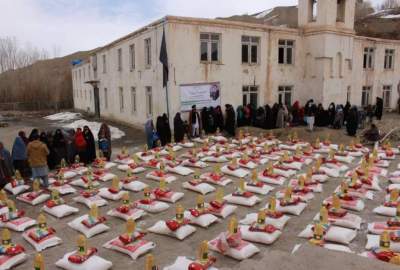 Distribution of aid for 5 thousand orphans and mosque imams by the office of Ayatollah Sistani in Bamyan province