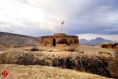 گزارش تصویری/ "تخت رستم" یکی از کم نظیر ترین آثار تراشیده شده از کوه سنگی در کشور است  