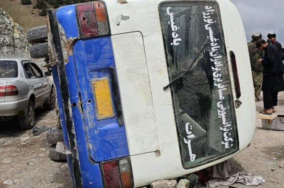 در نتیجه حادثه ترافیکی در شاهراه بادغیس- هرات 25 نفر کشته و زخمی شدند