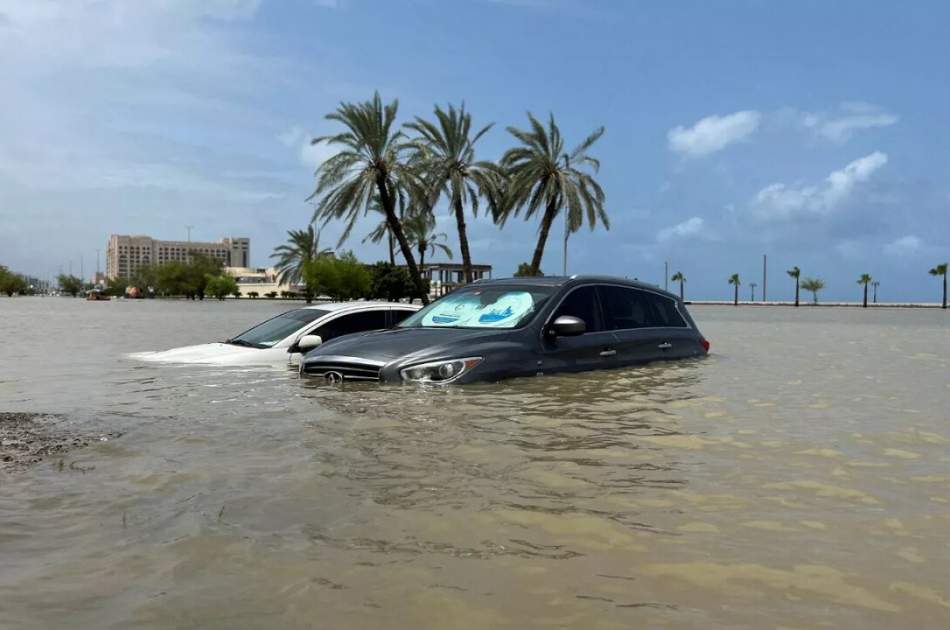 باران خیابان ها و ساختمان های امارات متحده عربی را زیر آب برد/ دیدار دو تیم العین و الهلال لغو شد
