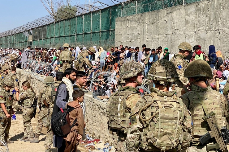 بسیاری افراد در فرودگاه کابل در نتیجه تیراندازی سربازان آمریکایی جان باخته‌اند/ امریکا عامل انتحاری فرودگاه کابل را از هند به افغانستان انتقال داده بود