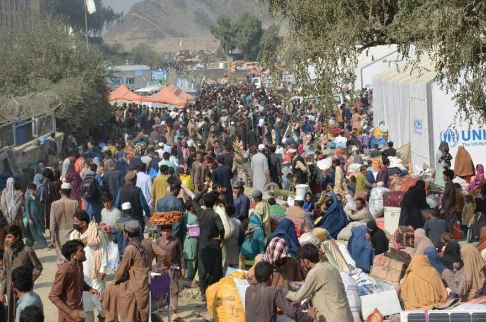 More than 800 refugees returned to the country from Pakistan in the last 24 hours