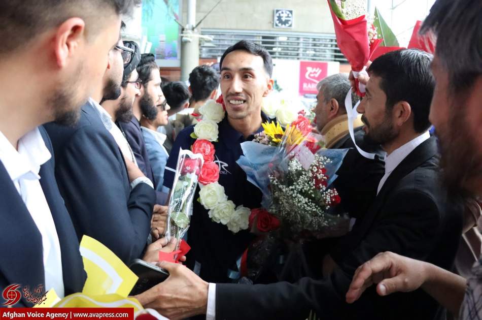 گزارش تصویری/ ورود تیم ملی فوتسال افغانستان بعد از تاریخ‌سازی در جام ملت‌های آسیا به تهران در یک استقبال پرشور  