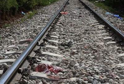 مرگ دلخراش زن افغانستانی و فرزندش در برخورد با قطار در تهران/ فداکاری مادر نتیجه نداد!