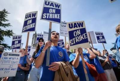 6,000 University of Washington Student Workers Go on Strike