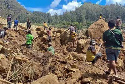 Papua New Guinea landslide: rescuers say they do not expect to find survivors under rubble