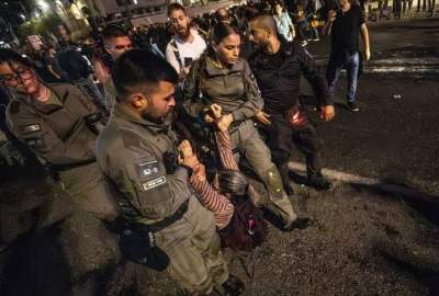 The brutal behavior of the Israeli police against the anti-Netanyahu protesters