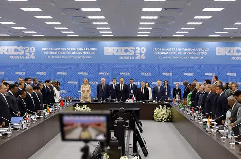 BRICS meeting begins with minute