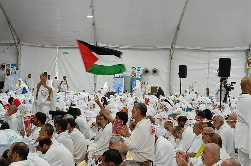 Holding the ceremony of "Acquittance from the polytheists" in Arafat; The issue of Palestine is the main and central issue of the Islamic world!