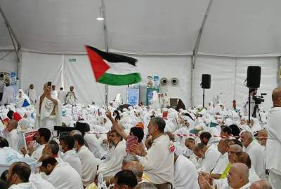 Holding the ceremony of "Acquittance from the polytheists" in Arafat; The issue of Palestine is the main and central issue of the Islamic world!