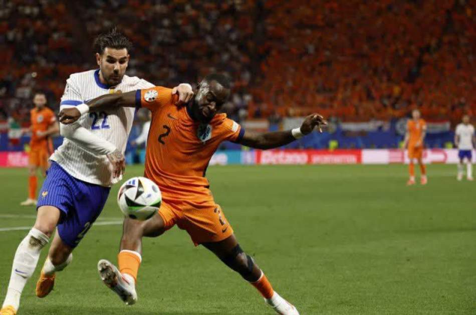 A goalless draw between Holland and France eliminated Poland