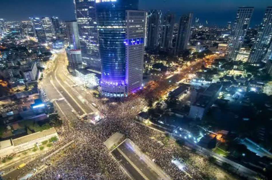 The largest Zionist demonstration against Netanyahu in Tel Aviv turned violent