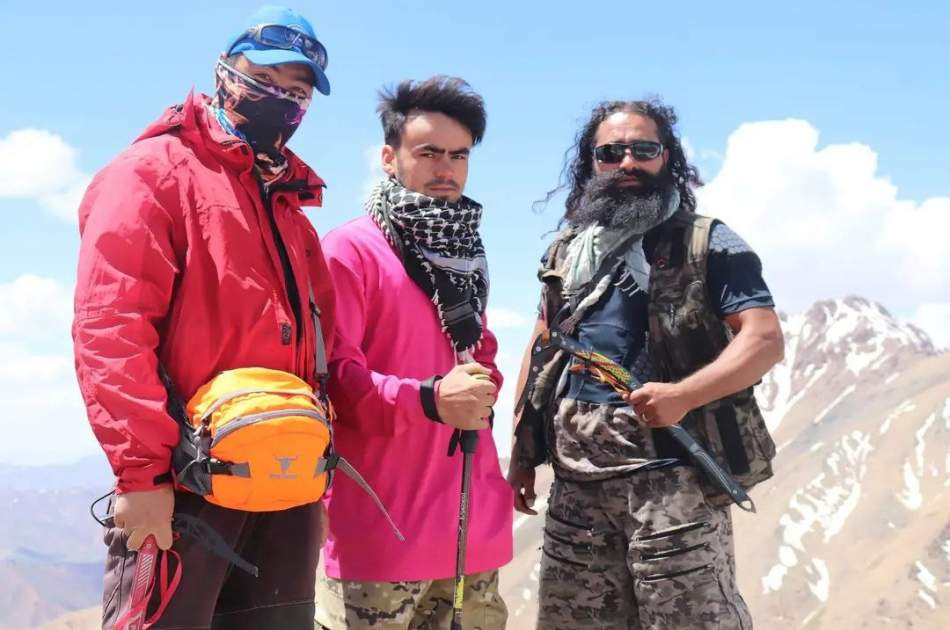 فتح بلندترین قله کوه بابا توسط کوهنوردانی از ولایات غور و بامیان