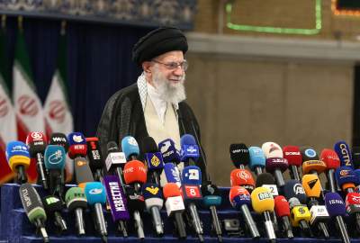 گزارش تصویری/ روند رأی‌دهی رهبر انقلاب اسلامی در انتخابات ریاست جمهوری ایران